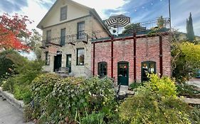 Maison Fleurie, A Four Sisters Inn